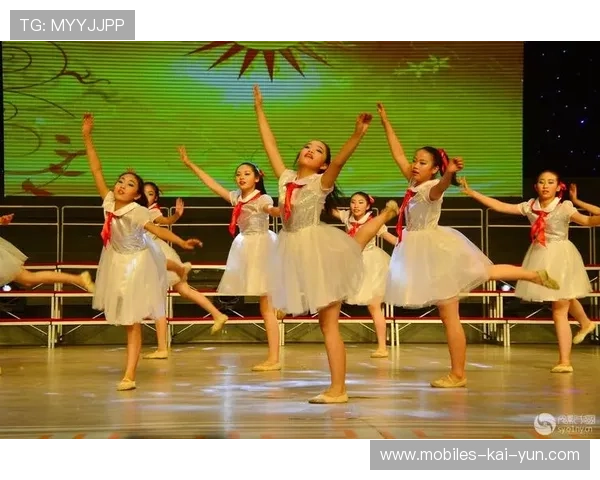 花滑演出满堂喝彩：梦想与艺术的华丽交融